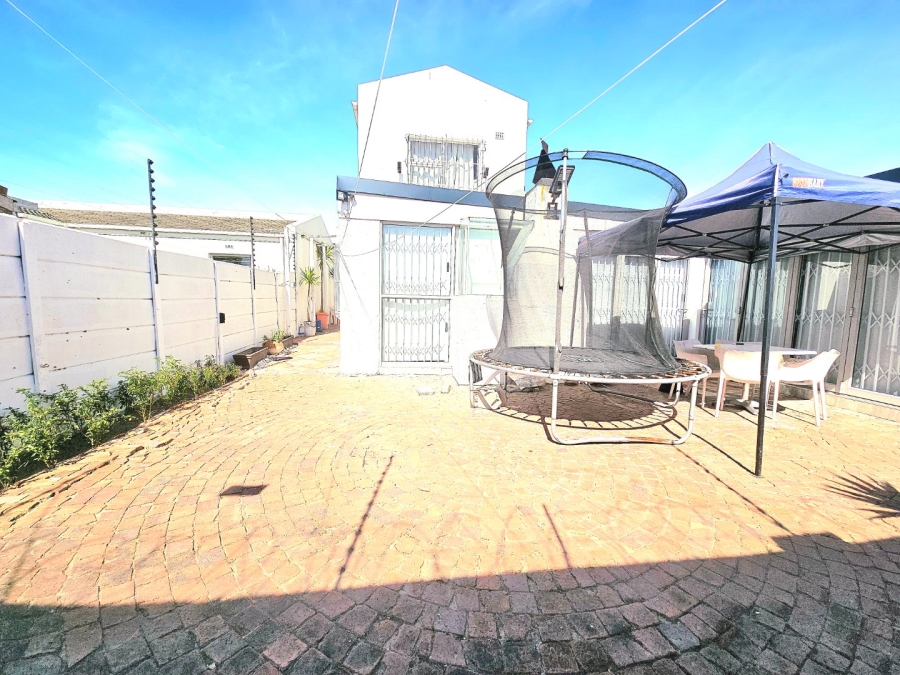 4 Bedroom Property for Sale in Marina Da Gama Western Cape